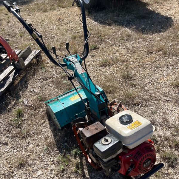 Motocultivador Bertolini para sacha com fresa